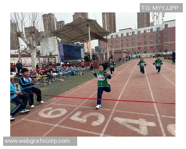 以体育精神为核心，弘扬拼搏与团结，塑造新时代积极向上的运动风尚